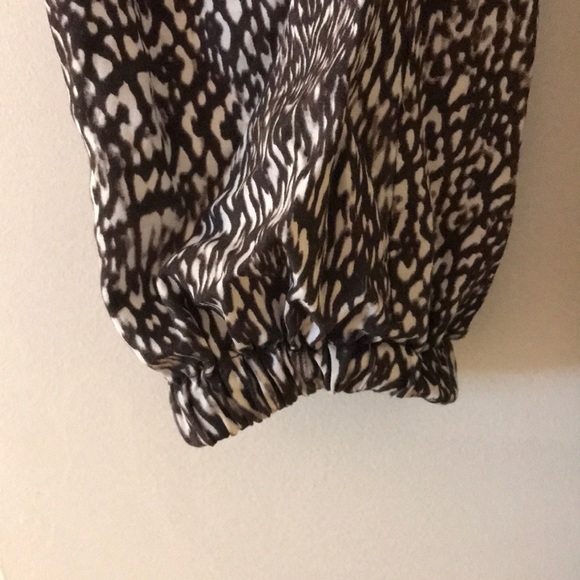 DKNY Relaxed Capri Pants - Picture 4 of 6